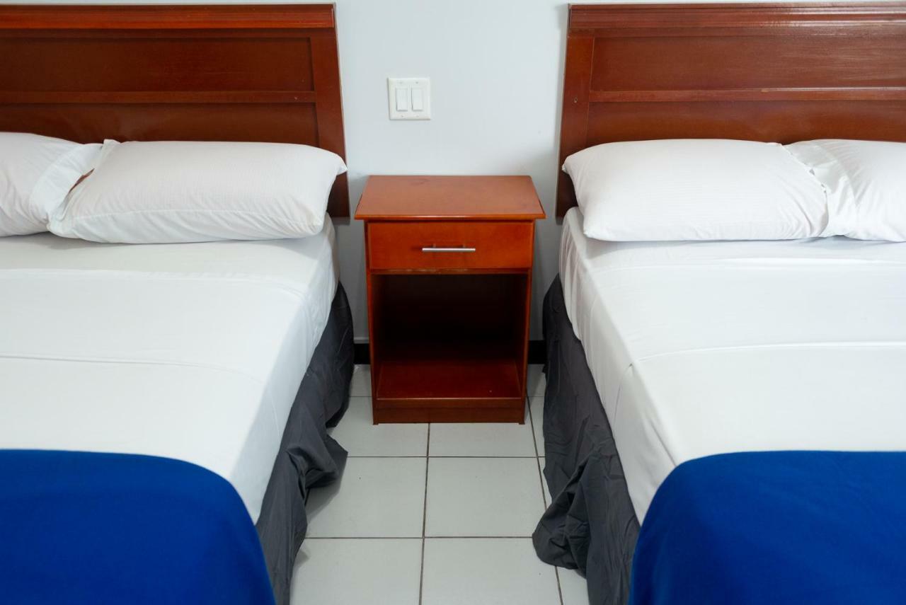 Status Hotel Georgetown Extérieur photo